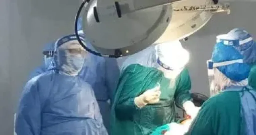 إنقاذ حياة سيدة بولادة قيصرية عاجلة بسبب انفجار الزائدة الدودية بمستشفى الخانكة