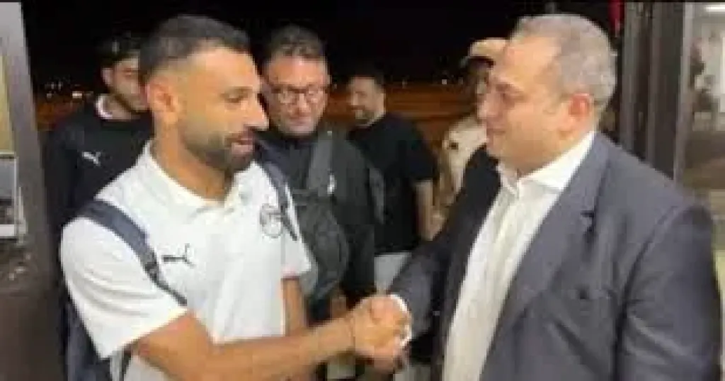 سفير مصر فى بوركينا فاسو وأعضاء السفارة يحضرون مران المنتخب اليوم