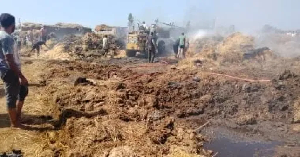 السيطرة على حريق حظيرة مواشى فى الصف