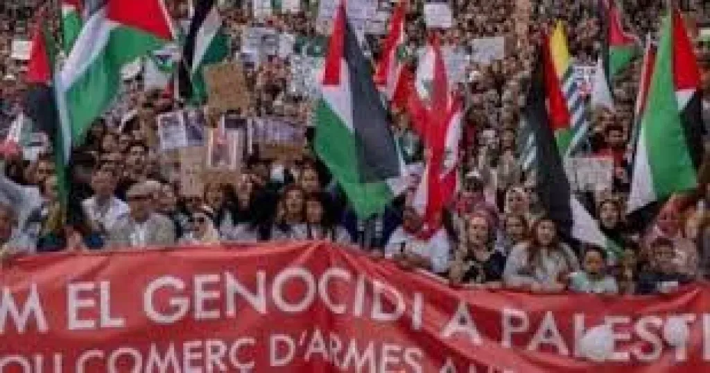 ”أوقفوا الإبادة”.. جماهير إيطاليا تنتفض لدعم قطاع غزة ضد إسرائيل