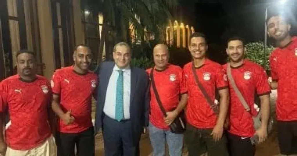 الجالية المصرية فى بوركينا فاسو تحتفى بلاعبى المنتخب وتشكر السفير محمد الغزاوى