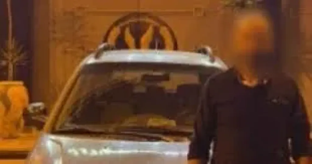 مشهد مثير فى شوارع القاهرة يكشف خلافًا ماليًا بين سائق ومقاول