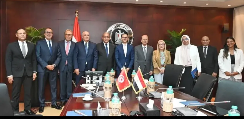 وزير الاستثمار يبحث مع رئيس الاتحاد التونسي للصناعة والتجارة سبل تعزيز التعاون التجاري