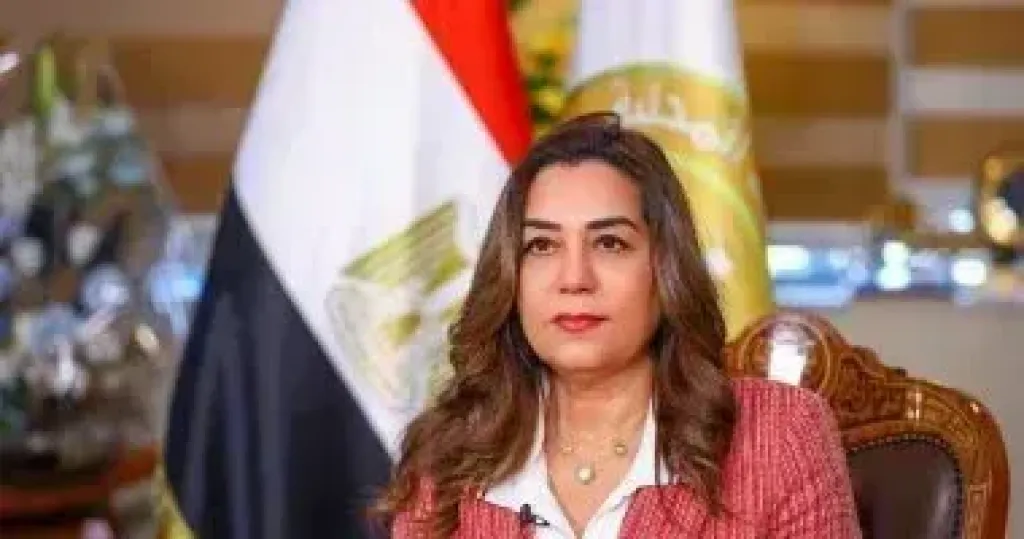 وزيرة التنمية المحلية توجه بإحالة عدد من المسؤولين بمدينة الخانكة إلى النيابة