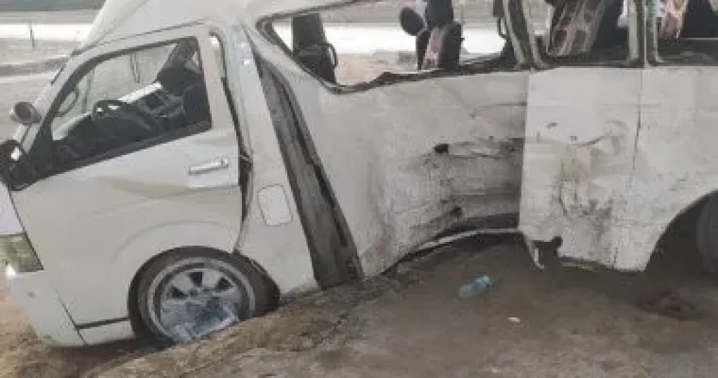 مصرع شخصين وإصابة 5 إثر حادث تصادم سيارتين فى الوراق