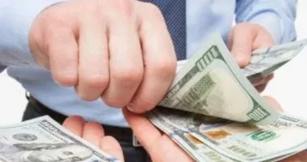 تفاصيل التحقيق مع متهم بالاتجار فى النقد الأجنبى خارج نطاق السوق المصرفية