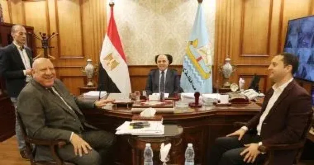 محافظ كفر الشيخ يناقش عددا من الملفات ومشاكل الدوائر مع أعضاء النواب والشيوخ