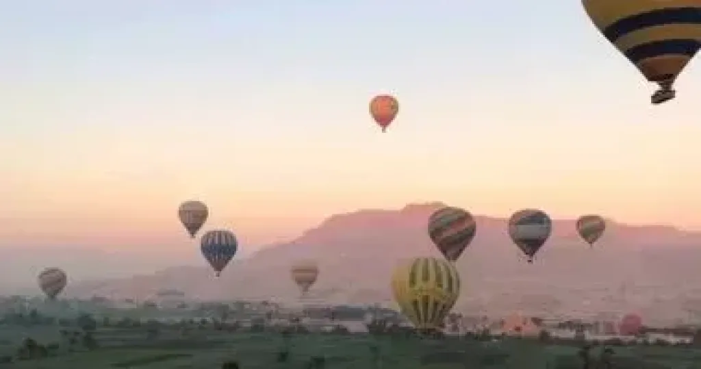 انطلاق 30 رحلة بالون طائر بالأقصر على متنها 600 سائح