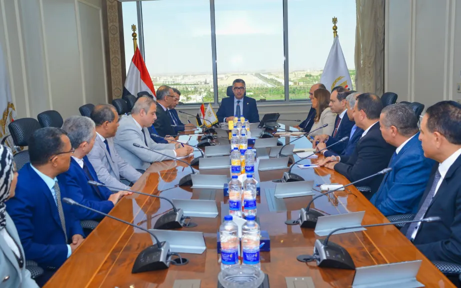 وزير التموين يجتمع مع مديري المديريات ويؤكد على ضبط الأسواق المحلية