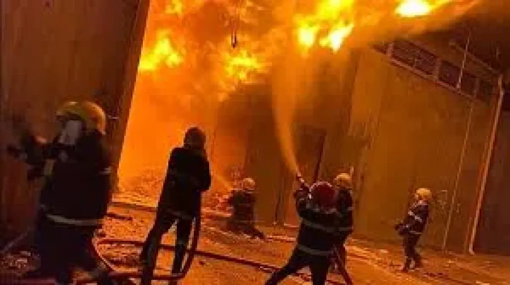 قرار من النيابة بشأن حريق مخزن في الزاوية الحمراء