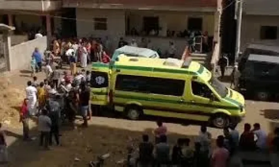 إصابة 3 عمال بعد سقوطهم من أعلى سقالة داخل مسجد بمدينة إدفو بأسوان