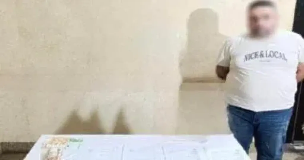 ضبط أجنبي يدير شركة سياحة وهمية للنصب على راغبي الإقامة والسفر