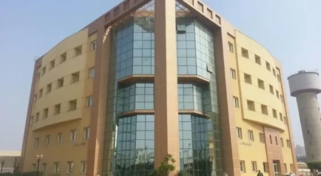 خبير عالمى بالمجمع الطبى للقوات المسلحة بكوبرى القبة فى جراحة المسالك البولية