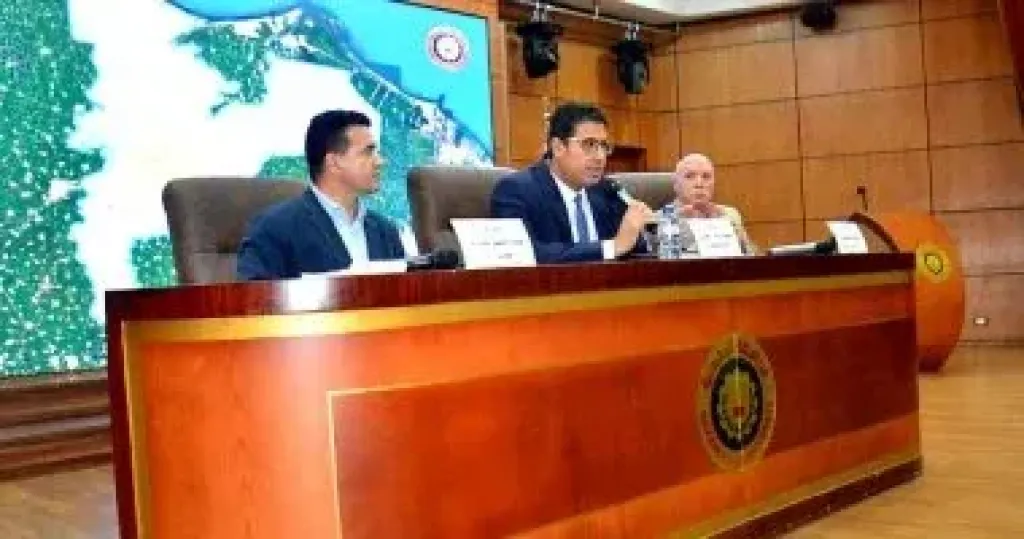 نائب محافظ الدقهلية يناقش استعدادات المحافظة للتصدى لظاهرة حرق قش الأرز