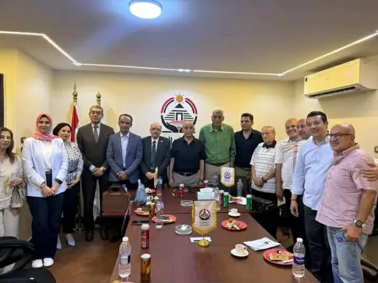 وامين عام حزب الجبهبة الوطنية فى اجتماعات متواصله للامانات النوعية بالمحافظة