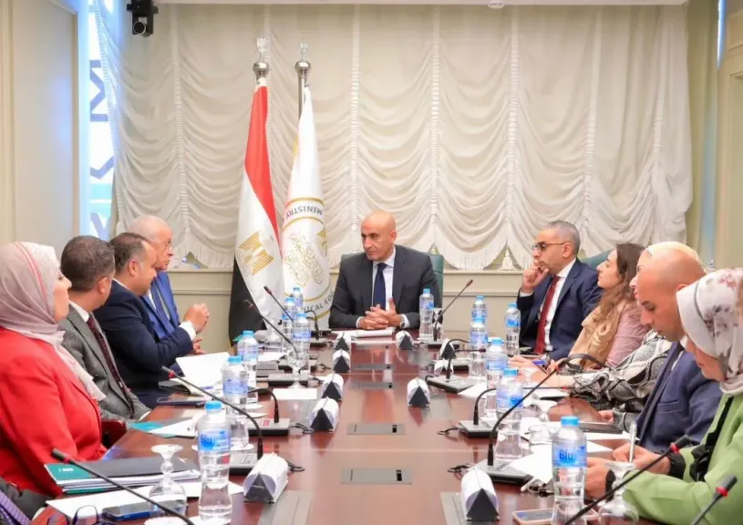 تعاون بين التعليم ومصر الخير للكشف عن ضعاف البصر بين طلاب المدارس