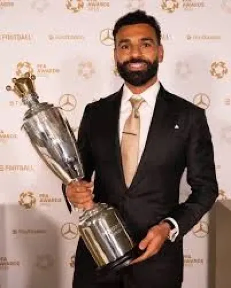 متفوقا على بالمر وإيزاك، محمد صلاح يتوج بجائزة جديدة