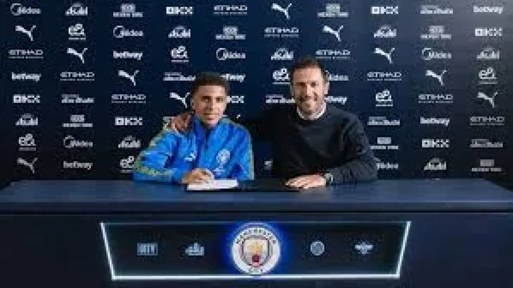 مانشستر سيتي يمدد عقد ريكو لويس حتى 2030