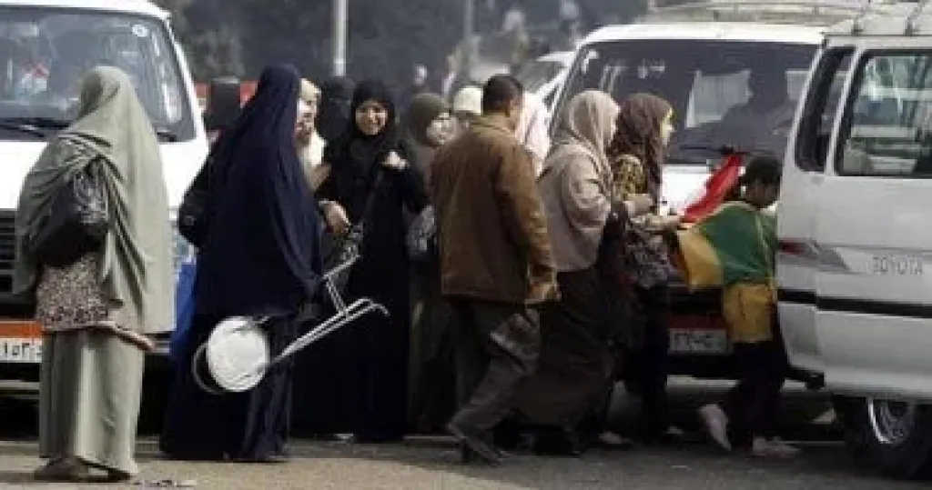 ما حكم نسيان دفع الأجرة في المواصلات العامة؟.. أمين الفتوى يجيب