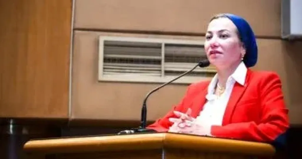 وزيرة البيئة تكلف 2 باحثين للتواجد فى مقر الهيئة العامة للتنمية الصناعية