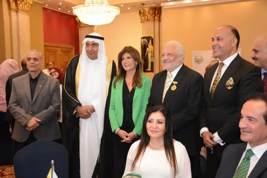 تكريم الروائية منى زكي عن روايةدفء الصقيع فى احتفالية اليوم العالمي للقانون