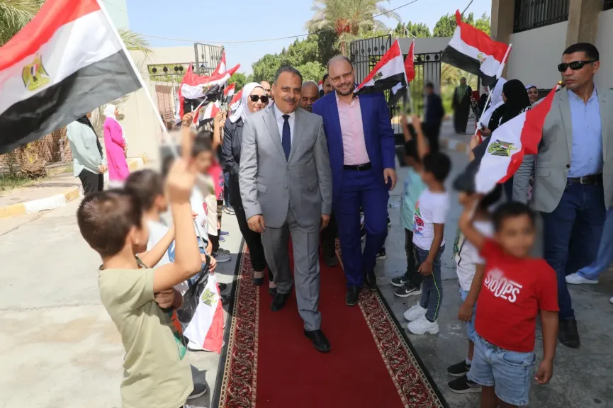 محافظ الشرقية يزور دار المدينة المنورة لرعاية الأيتام بمدينة العاشر