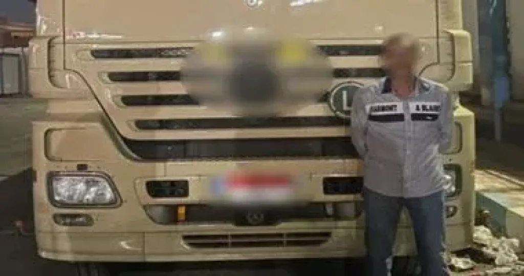 القبض على سائق تريلا لاتهامه بالسير عكس الاتجاه في بورسعيد