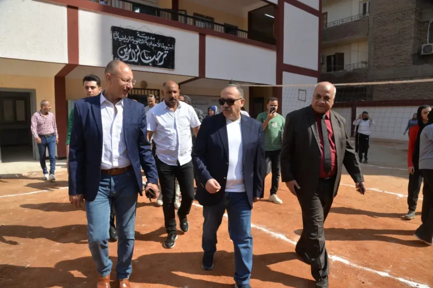 محافظ أسيوط يتفقد عدداً من المدارس بحي شرق وغرب لمتابعة الاستعدادات