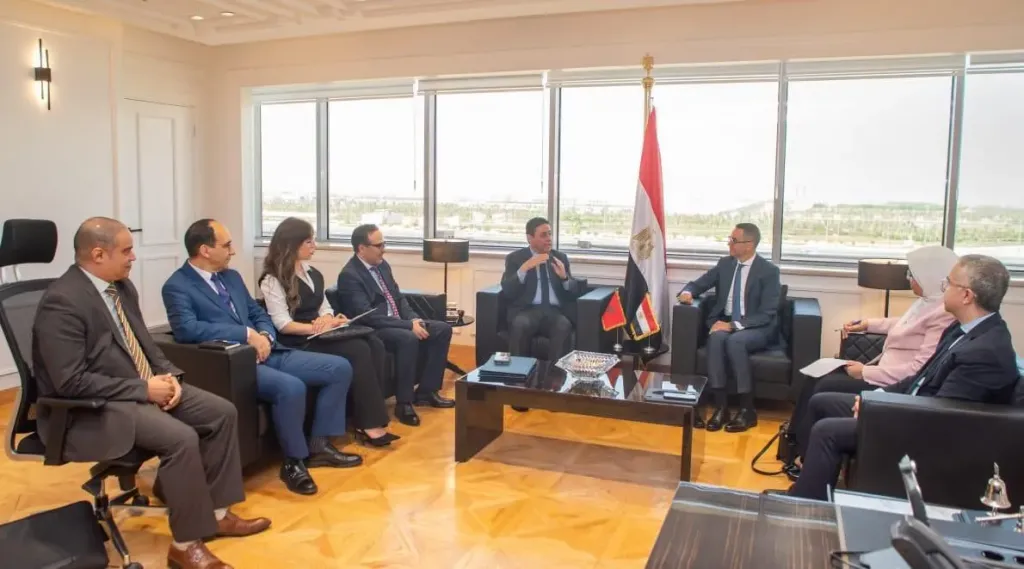 وزير الاستثمار يبحث مع نظيره المغربي سبل تعزيز التعاون الاقتصادي وتحقيق التكامل الصناعي