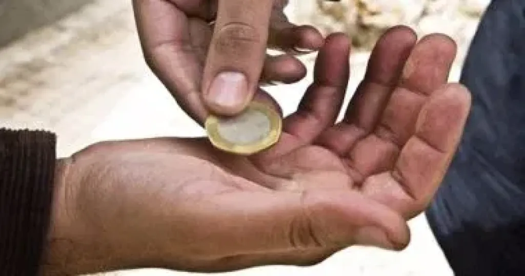 سقوط أشهر متسول فى شوارع مدينة الأقصر