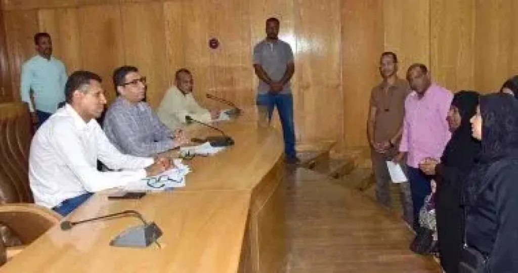نائب محافظ الأقصر يبحث 44 طلبا وشكوى خلال لقاء اليوم المفتوح.. اعرف التفاصيل