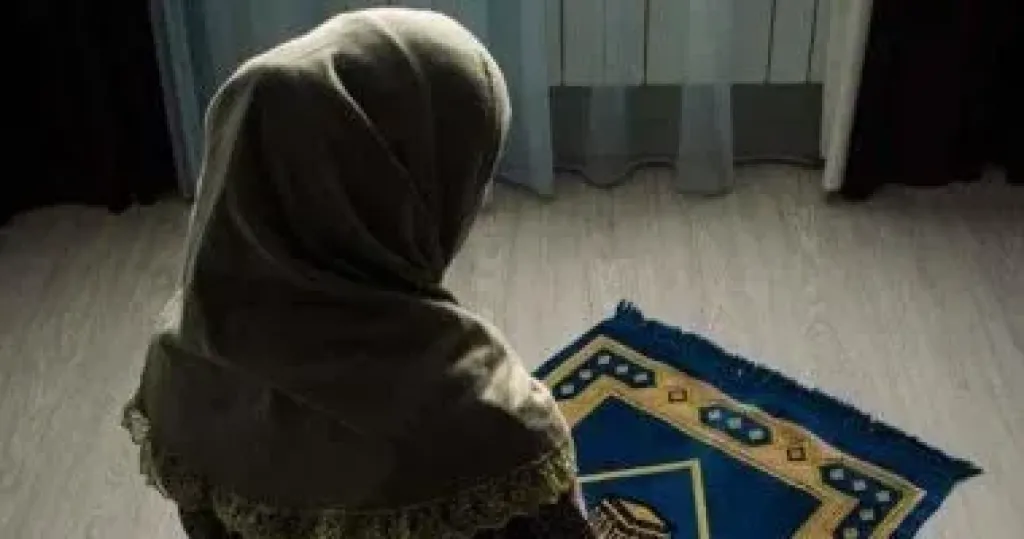 أمينة الفتوى بدار الإفتاء توضح ضوابط صلاة المسافر على متن الطائرة أو الباخرة