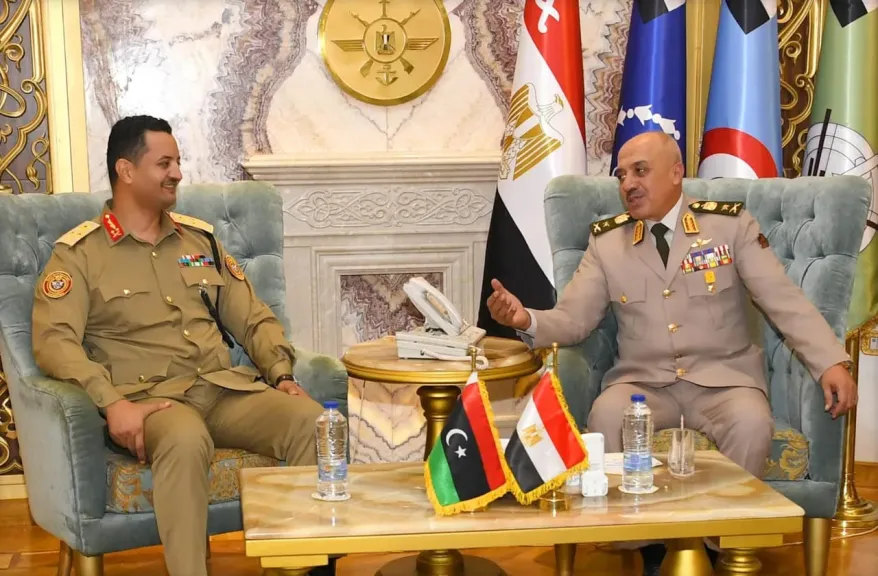 الفريق أحمد خليفة رئيس أركان حرب القوات المسلحة يلتقى رئيس الأركان العامة للجيش الليبى..صور