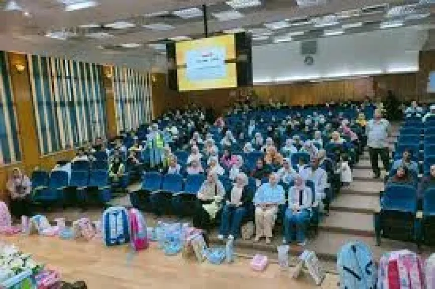 القليوبية: توزيع شنط مدرسية على 200 طالب من الأسر الأولى بالرعاية