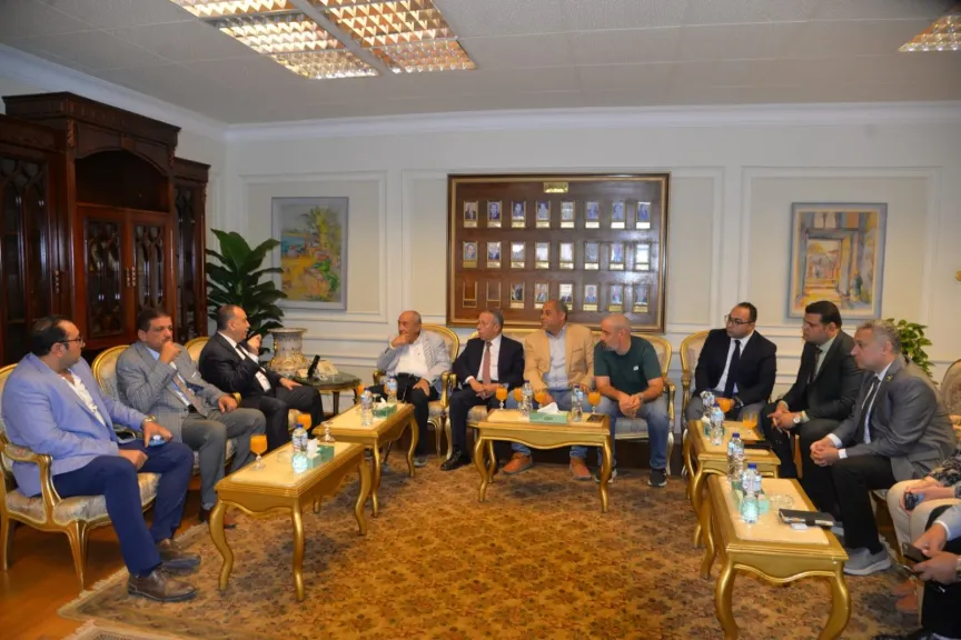 محافظ أسيوط يستقبل نقيبي المهندسين والأطباء في مصر بالديوان العام