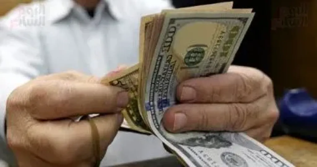 استجواب متهم بتجارة العملة خارج نطاق السوق المصرفية