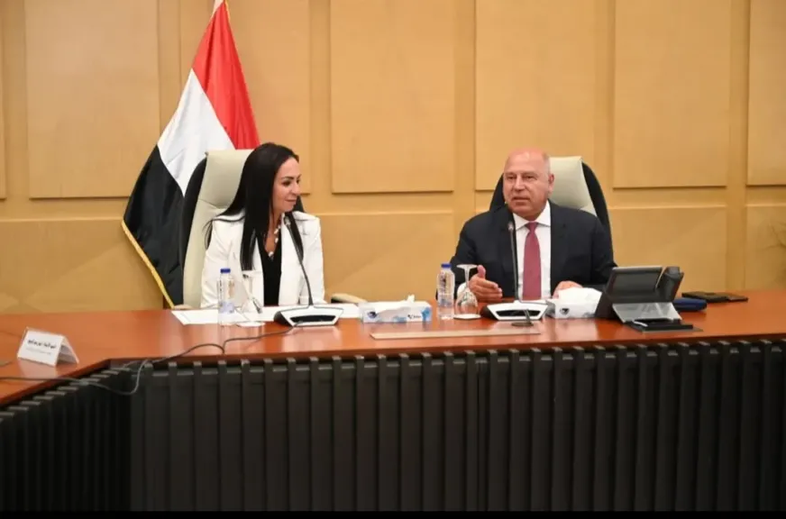 وزير الصناعة ووزيرة التضامن يشهدان توقيع بروتوكول لرعاية المسنين المحالين للتقاعد