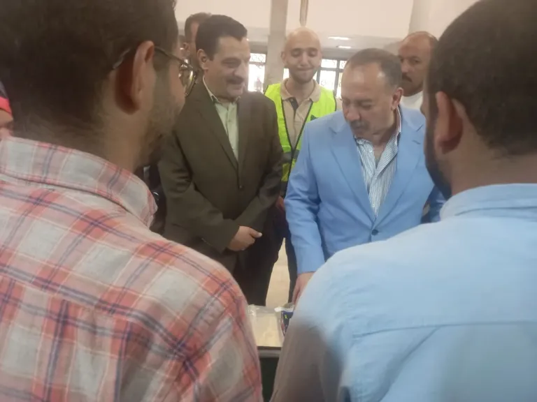 مديرية عمل اسيوط توزيع جوائز دورات تدريبية وعقود عمل لذوى الهمم
