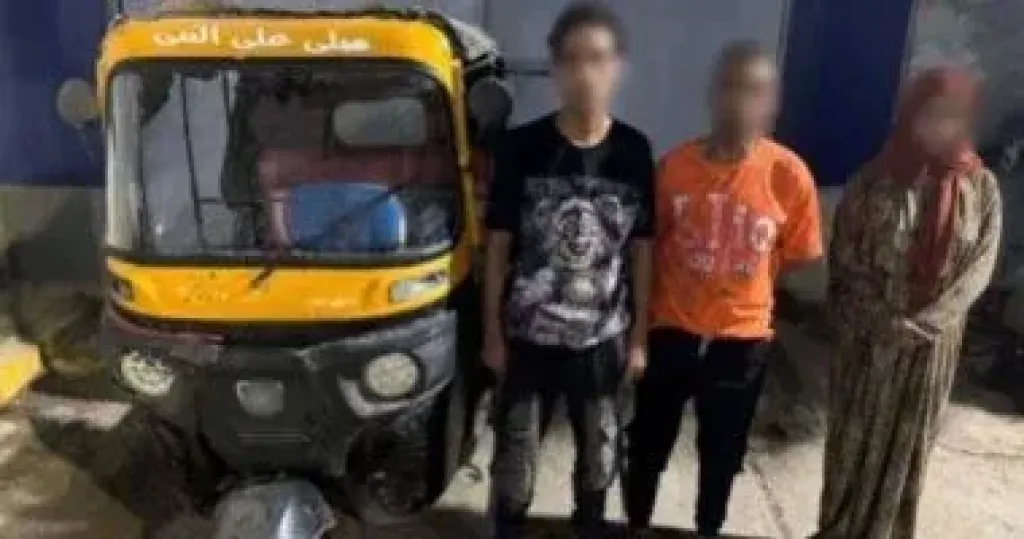 التحقيقات تكشف سبب ظهور فتاة فى فيديو مع شابين داخل توك توك فى حالة أعياء