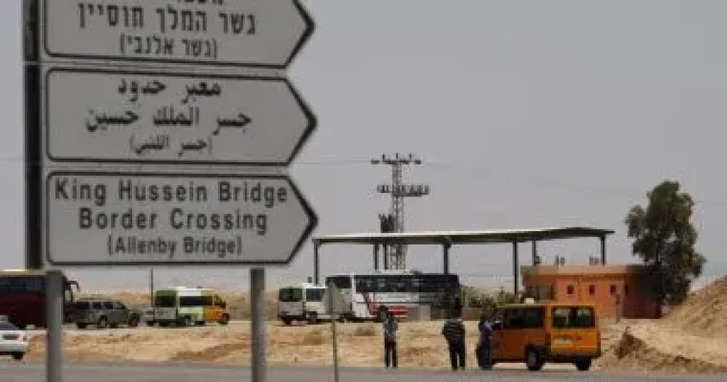 الأردن يهيب بالمسافرين متابعة وسائل الإعلام لحين إعادة فتح المعبر مجددا