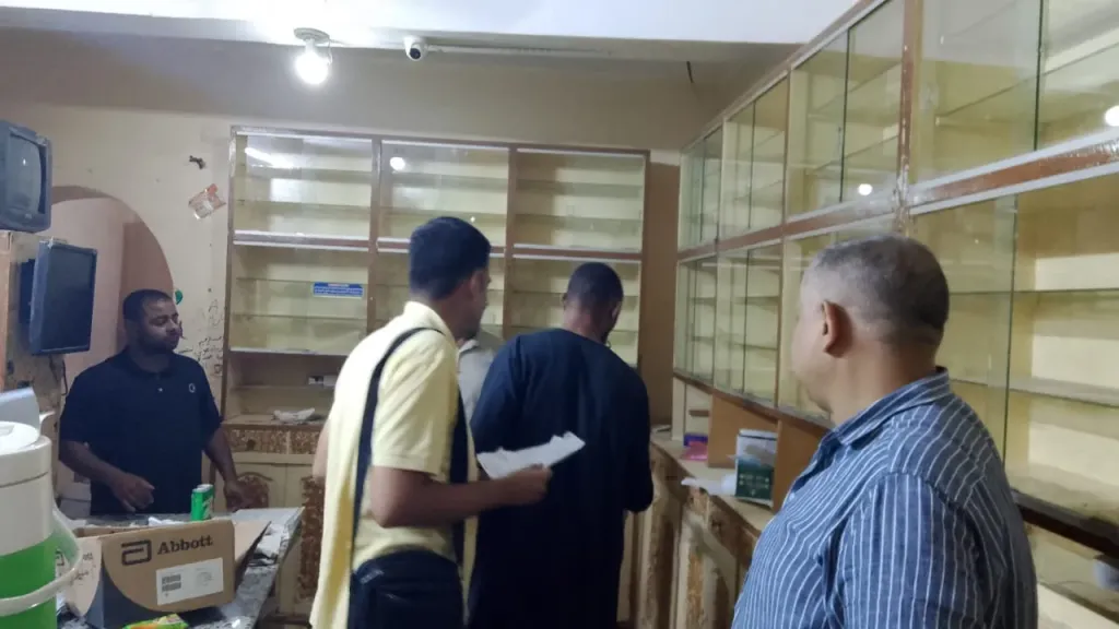 محافظ أسيوط: ضبط كميات كبيرة من الأدوية داخل صيدلية غير مرخصة