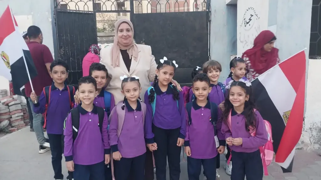 بالورود والأعلام المصرية .. مدارس البحيرة تستقبل تلاميذها مع بداية العام الدراسى