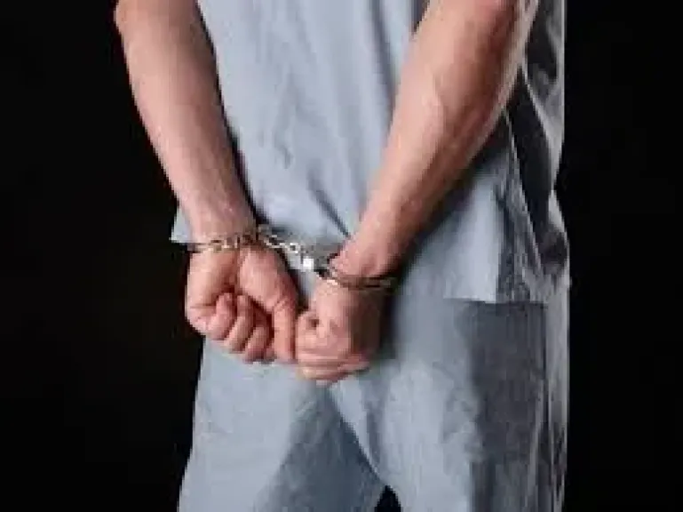 عاطل انتحل صفة طبيب بالتجمع: 8 سنوات بعالج الناس ومفيش مريض اشتكى مني