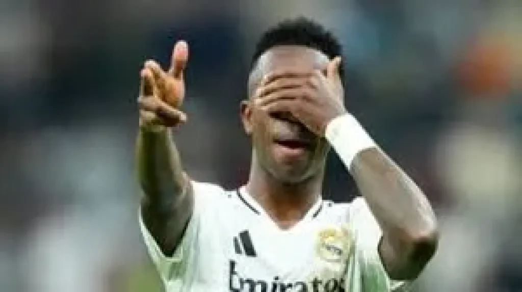 فينيسيوس يفكر فى مغادرة ريال مدريد بالميركاتو الشتوي