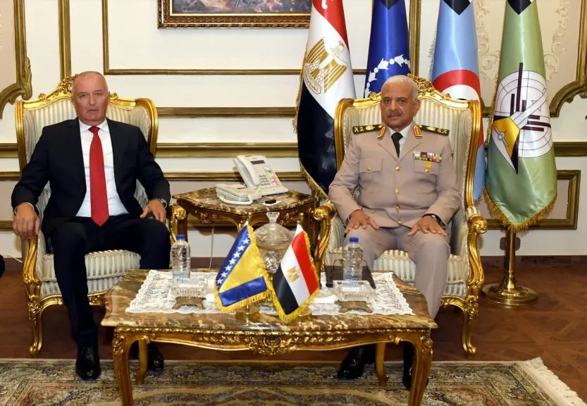 الفريق أول عبد المجيد صقر القائد العام للقوات المسلحة يلتقى وزير الدفاع لدولة البوسنة والهرسك.. صور