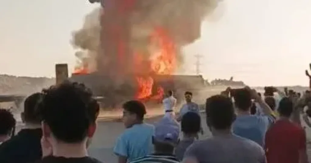 اشتعال حريق بسيارة نقل بالطريق الإقليمي والحماية المدنية تخمد النيران