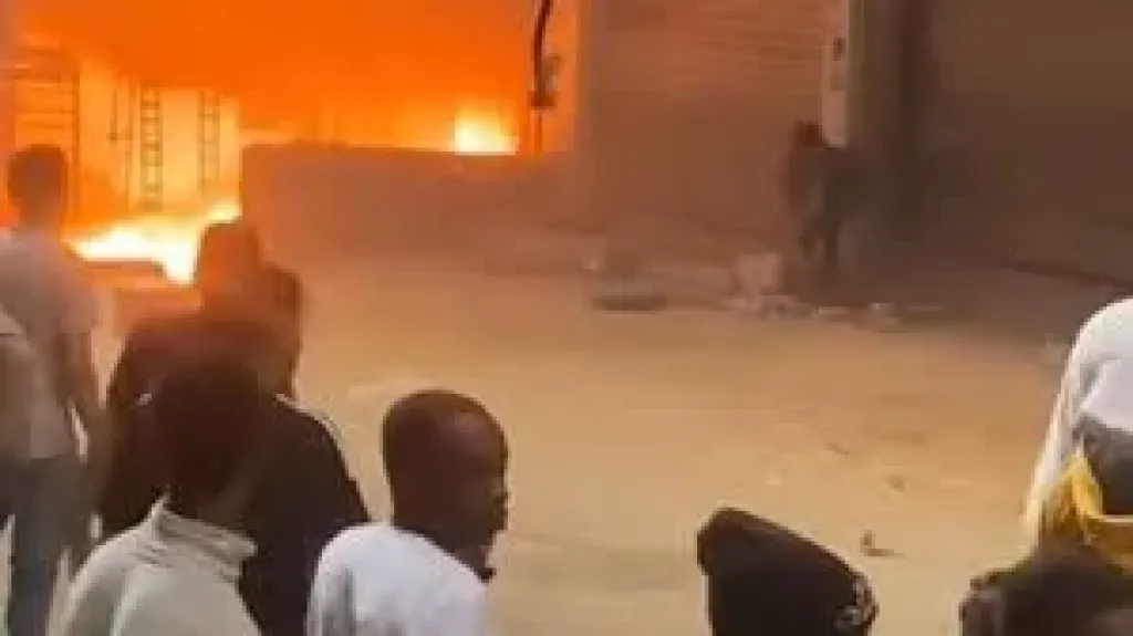 إخماد حريق نشب داخل ورشة موتوسيكلات في فيصل