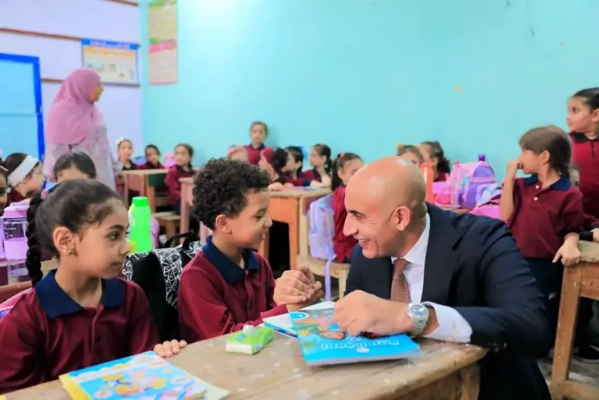 بالصور.. بداية تاريخية للعام الدراسي الجديد.. والانضباط عنوان المرحلة