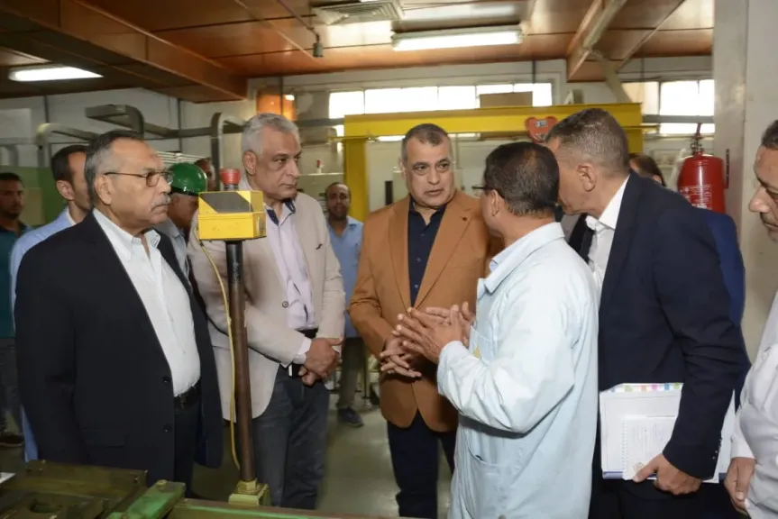 تُنتج لأول مرة فى مصر.. وزيرالإنتاج الحربي يتابع مراحل تصنيع الطلمبات الغاطسة بشركة قها للصناعات الكيماوية ”مصنع 270 الحربي”