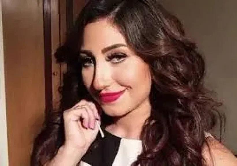 تفاصيل القبض على المطربة بوسي في مطار القاهرة أثناء محاولتها السفر إلى دبي